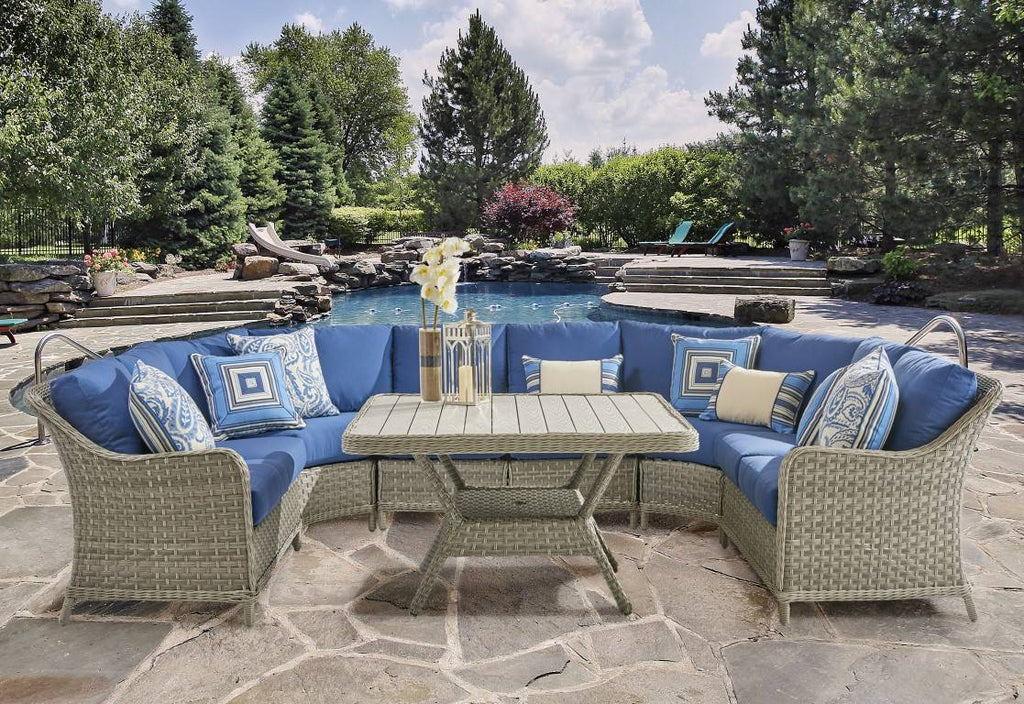 Outdoor Wicker Lounge Chair for Patio Deck in Brown