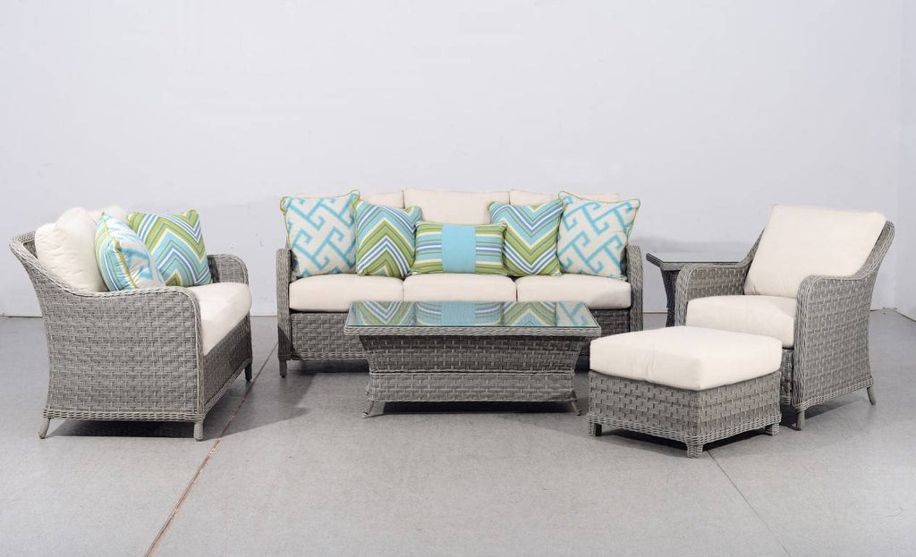 Outdoor Wicker Lounge Chair for Patio Deck in Brown